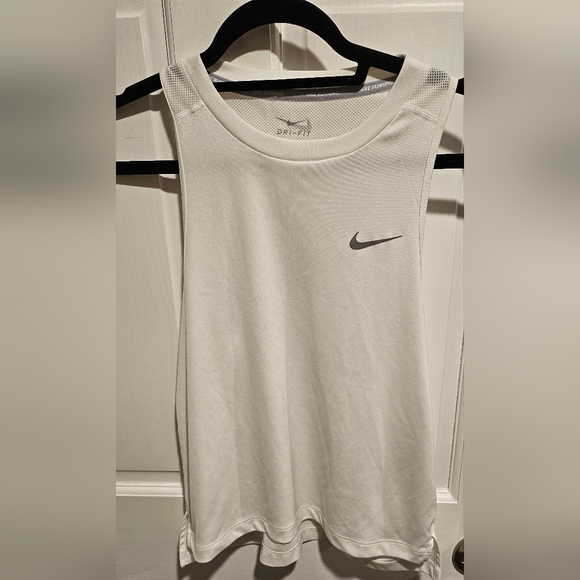 Nike     Active     Top      Size     S/p - Picture 1 of 3
